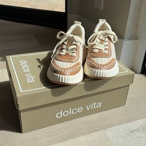 Dolce vita Dannis Brown multi woven platform sneaker size 6